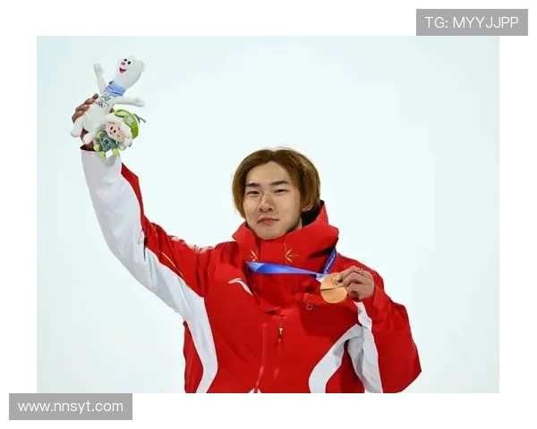 苏翊鸣合影迪哥沾金喜气同框照